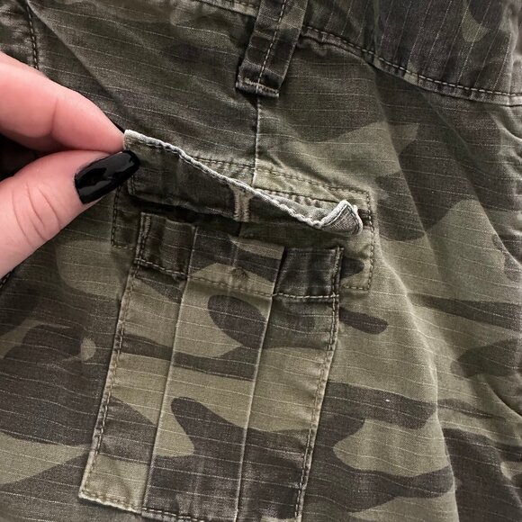 DENHAM CAMO CARGO TROUSERS IN GREEN - Picture 3 of 6